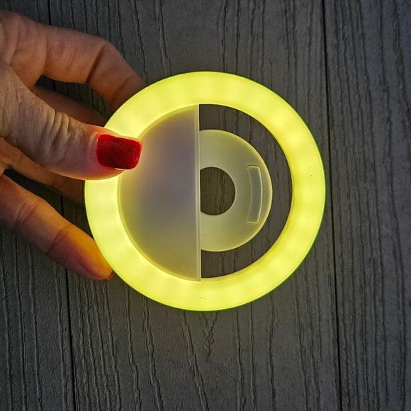 BOWER Phone selfie circle ring light, preloved no box - Picture 7 of 16